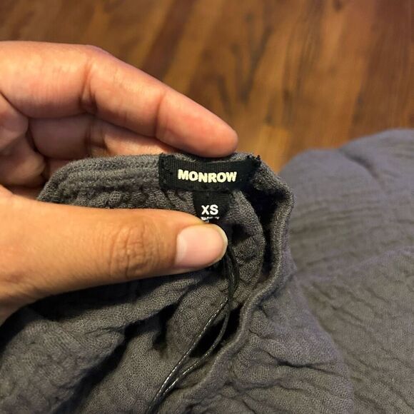 New Monrow blouse - Picture 3 of 6